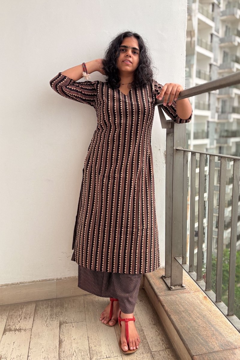 Varagini Black Straight Cut Kurta - Lobha Deepthis