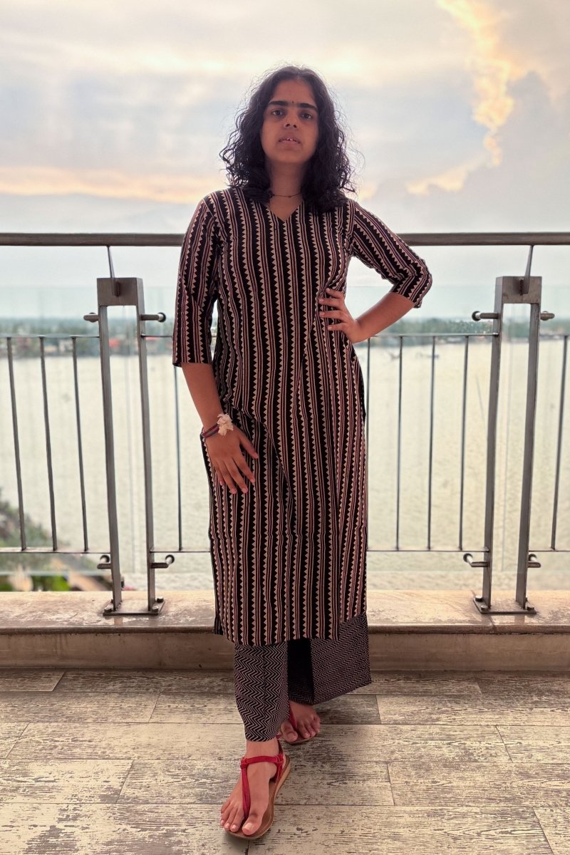 Varagini Black Straight Cut Kurta - Lobha Deepthis