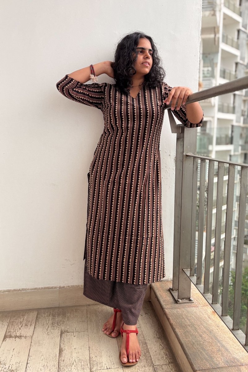 Varagini Black Straight Cut Kurta - Lobha Deepthis