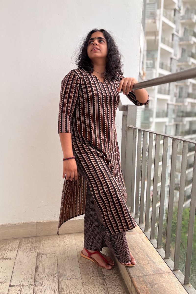 Varagini Black Straight Cut Kurta - Lobha Deepthis