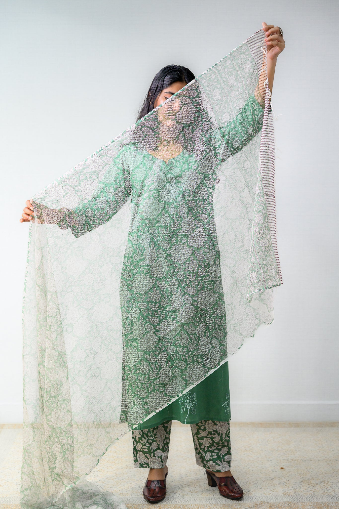 Willow Green Sanganeri Kota Doria Dupatta - Lobha Deepthis