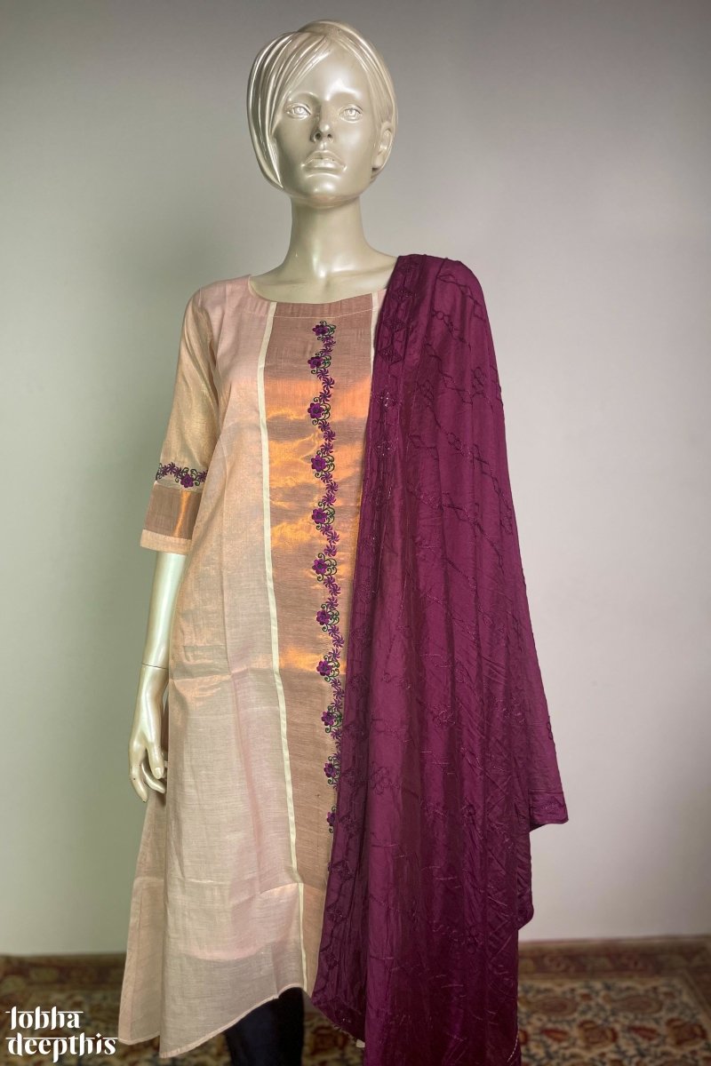 Pin by AlmeenaYadhav on Saree's | Kerala saree blouse designs, Traditional  dresses designs, Simple kurta designs