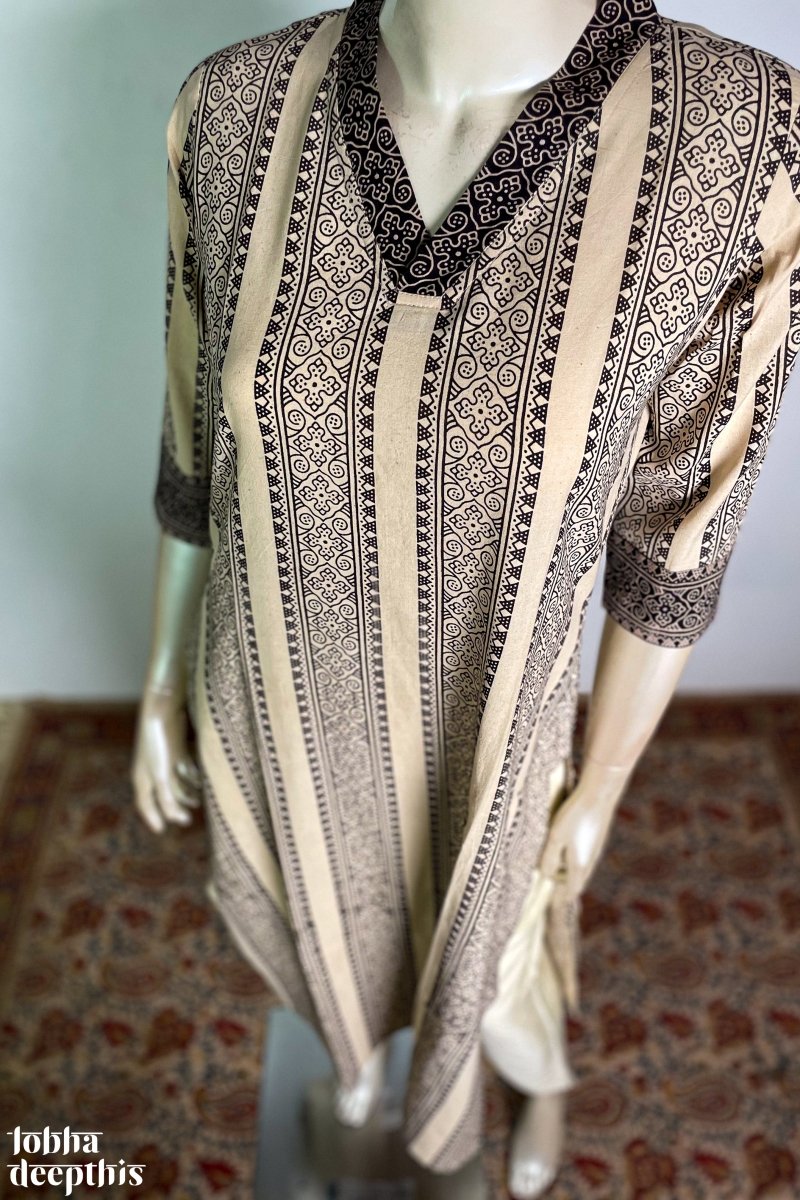 Mehndi Stripes Ivory Collar Kurta - Lobha Deepthis