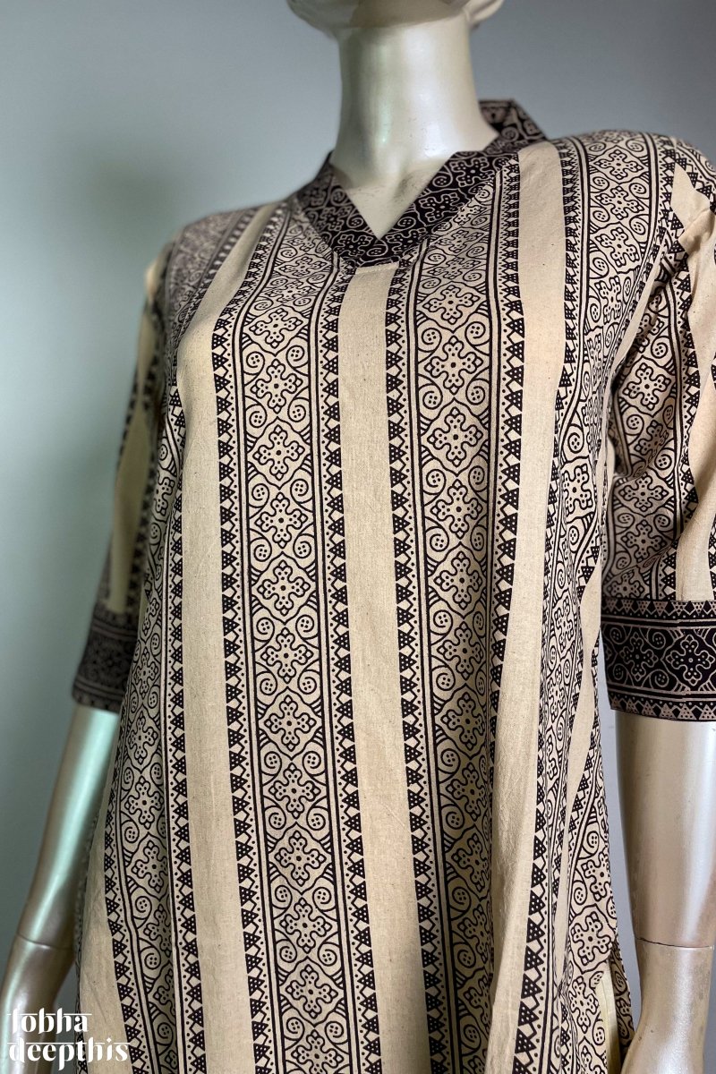 Mehndi Stripes Ivory Collar Kurta - Lobha Deepthis